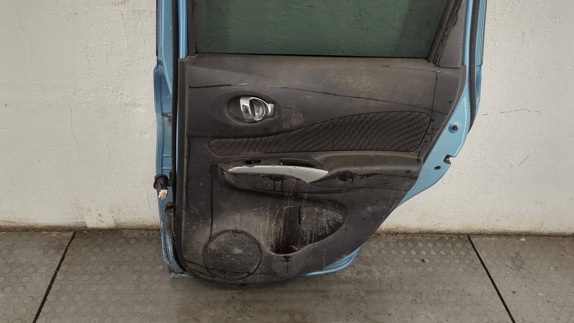 Дверь задняя правая