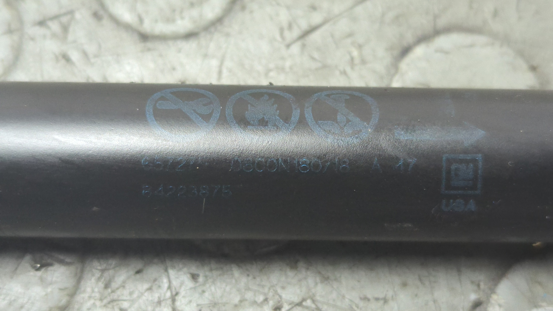 Амортизатор крышки багажника