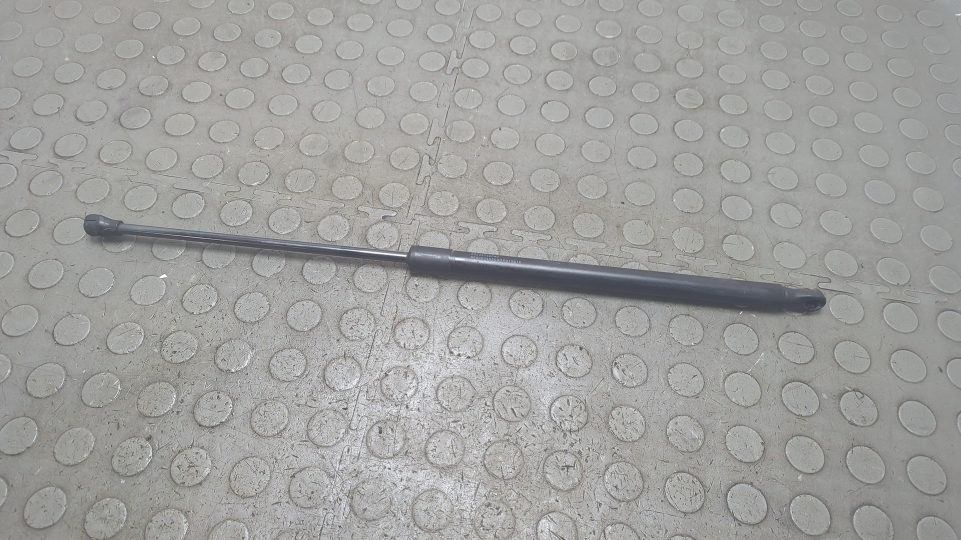 Амортизатор капота