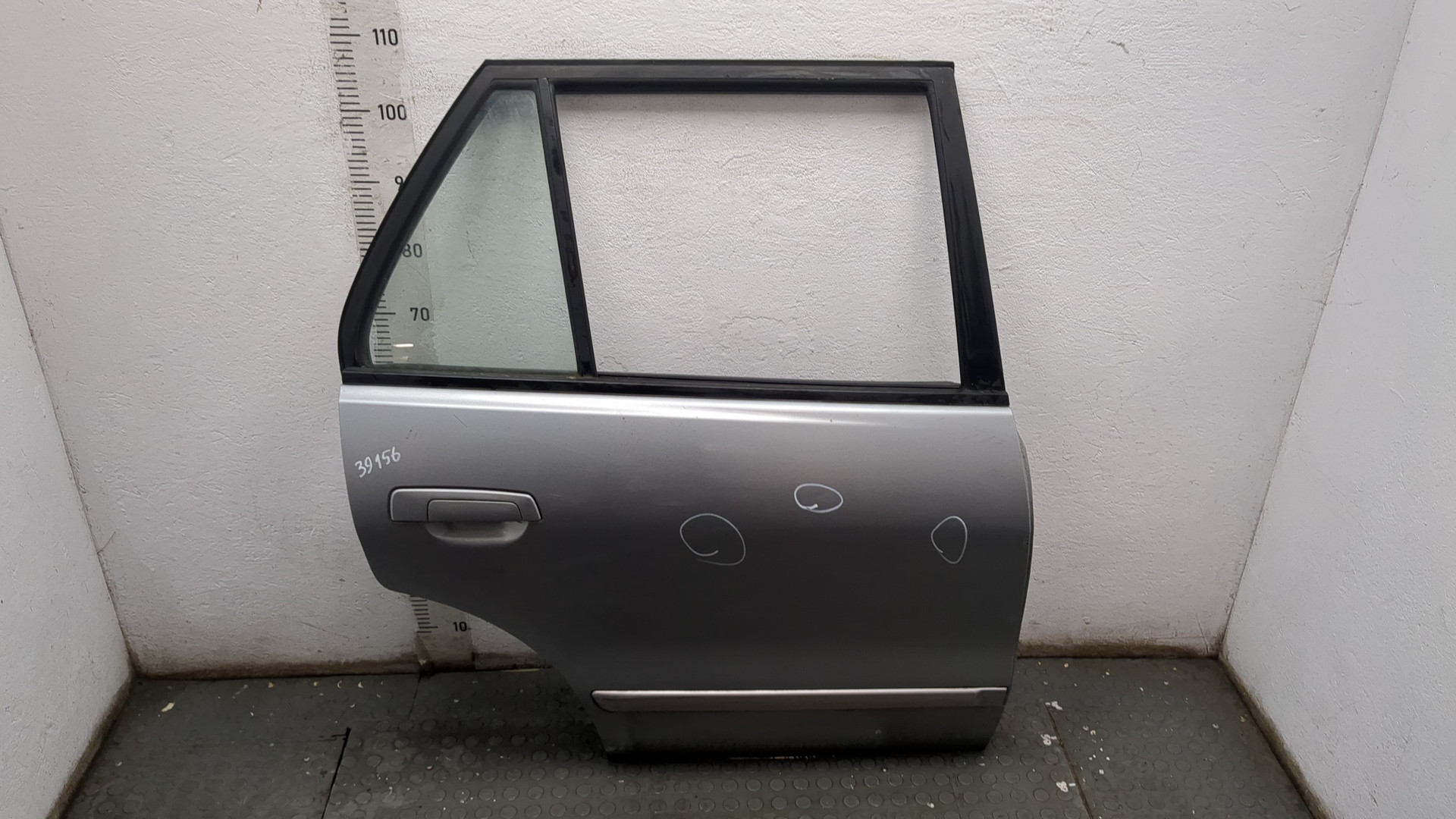 Дверь задняя правая