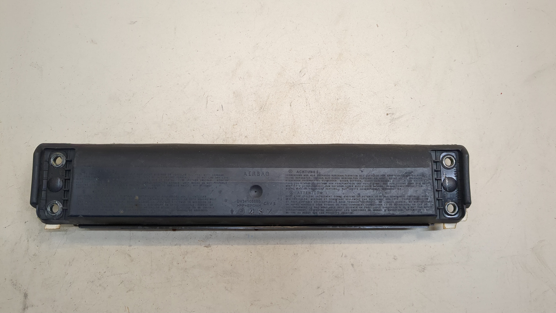 Подушка безопасности нижняя (для колен)