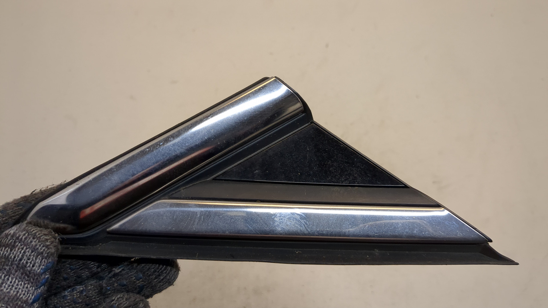 Накладка переднего крыла правого