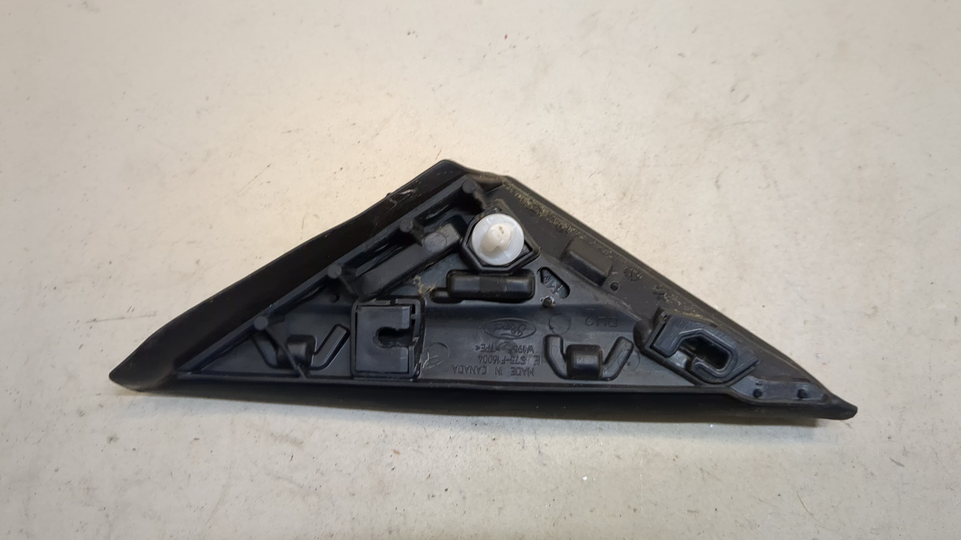 Накладка переднего крыла правого