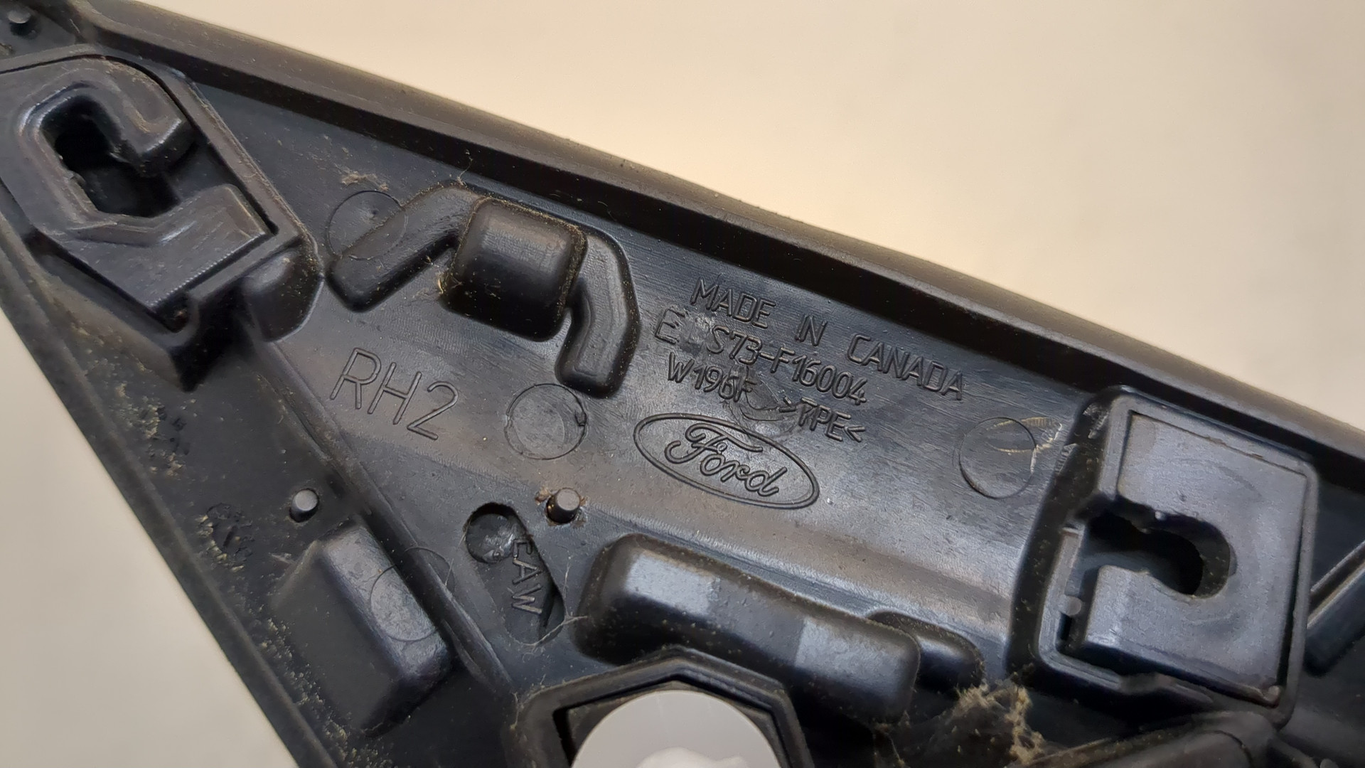 Накладка переднего крыла правого