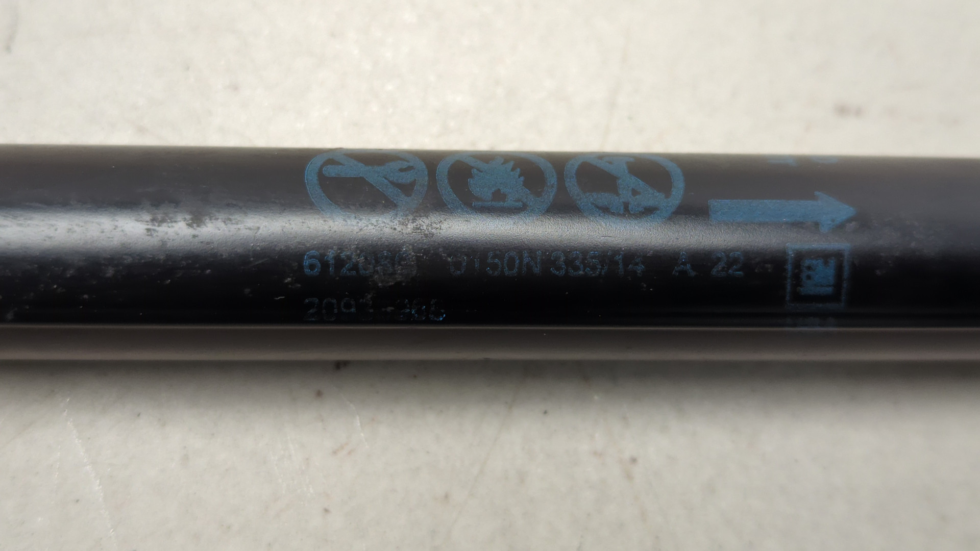 Амортизатор капота