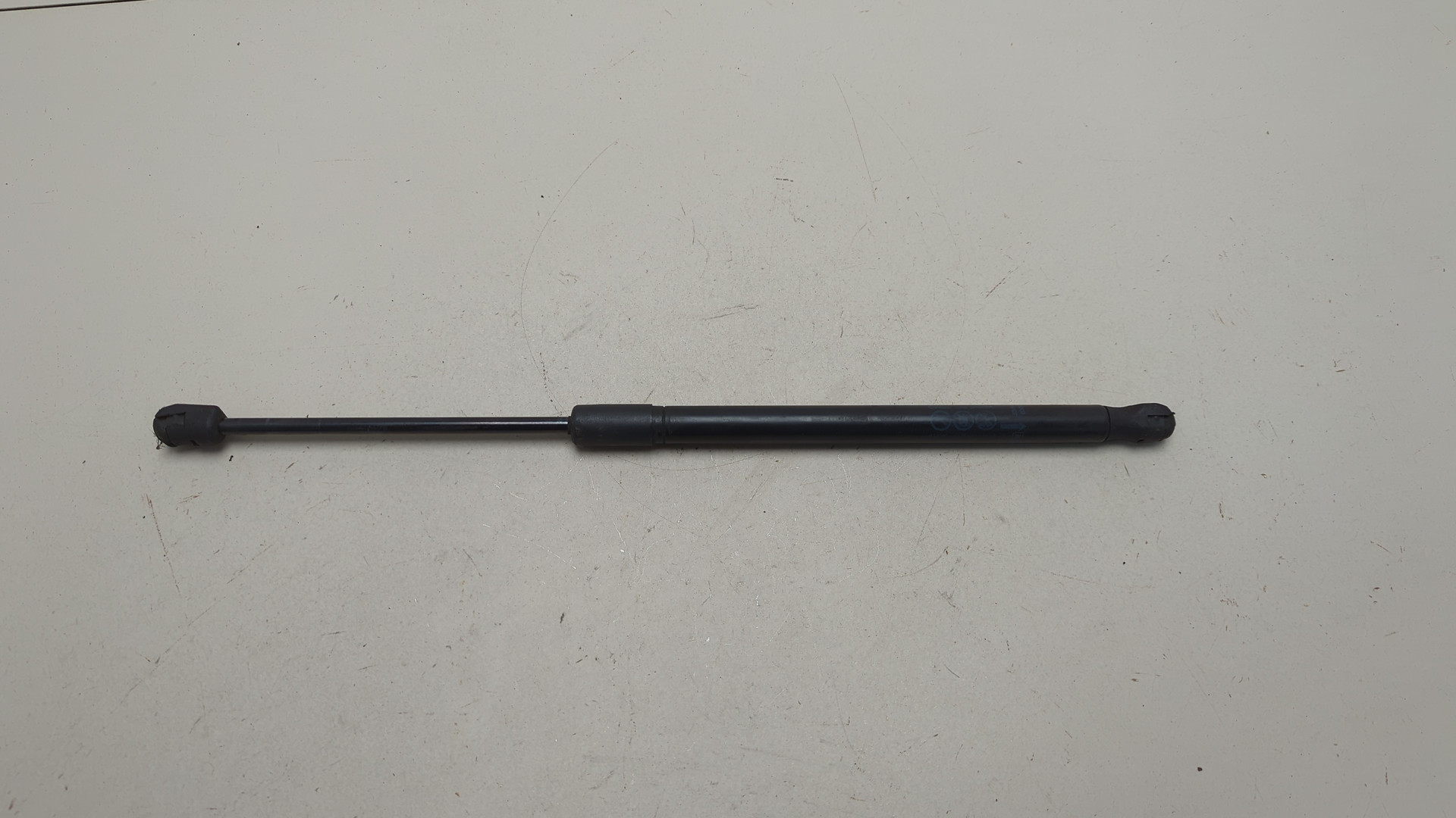 Амортизатор капота