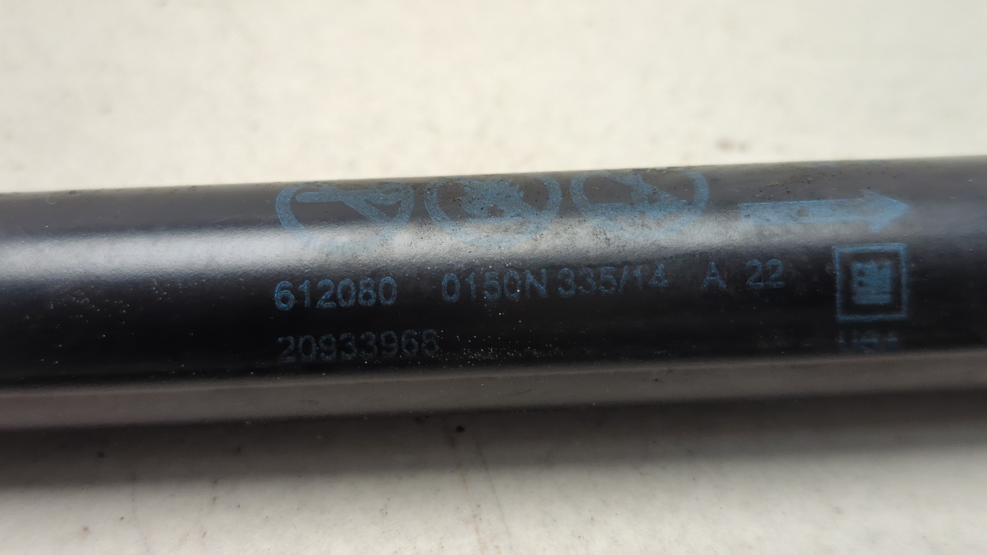 Амортизатор капота