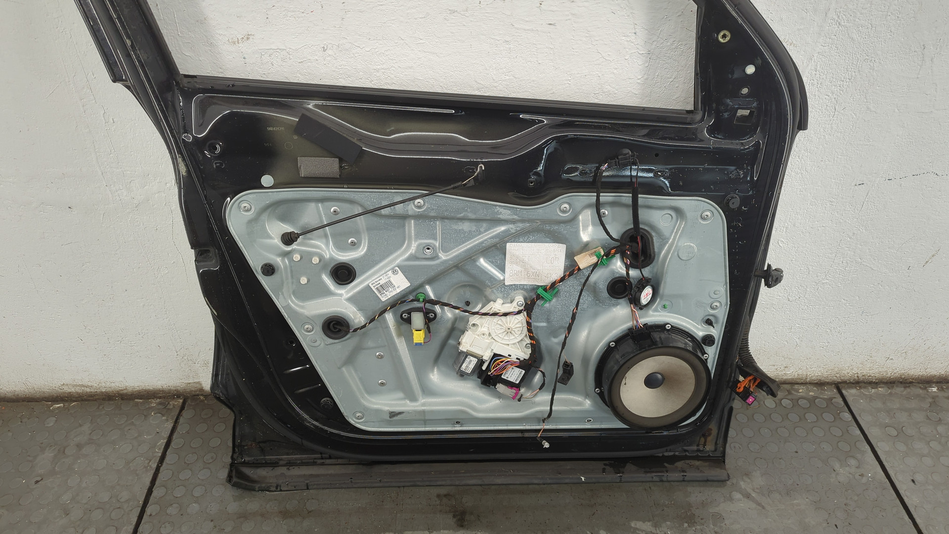 Дверь передняя левая