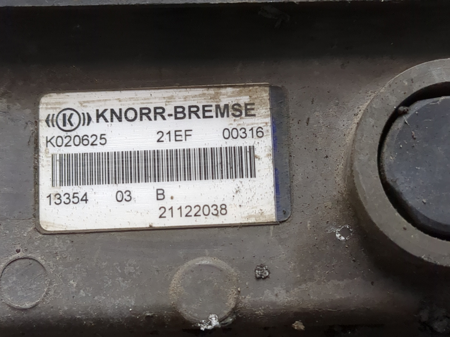 Кран управления тормозами прицепа