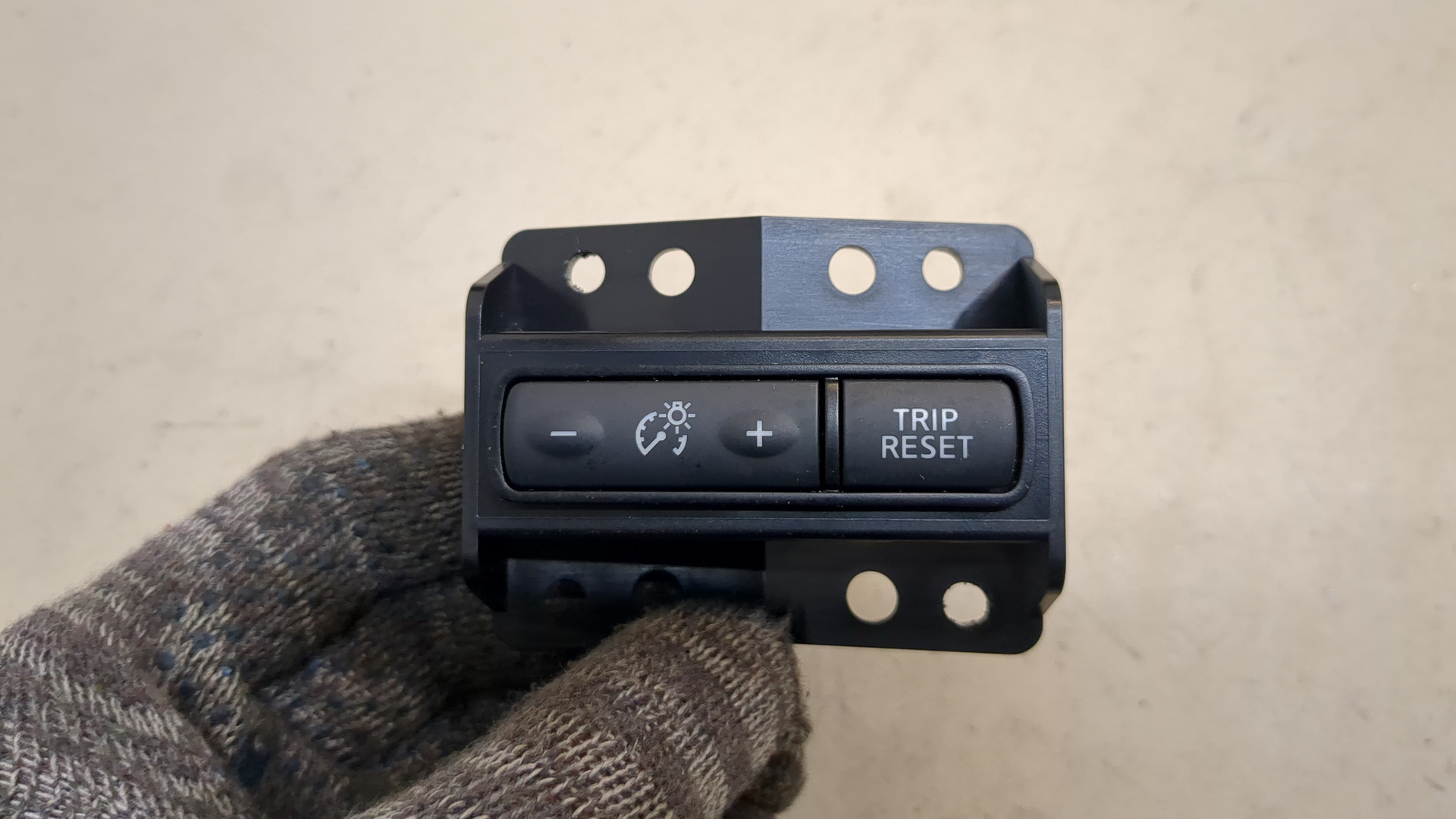 Кнопка корректора фар