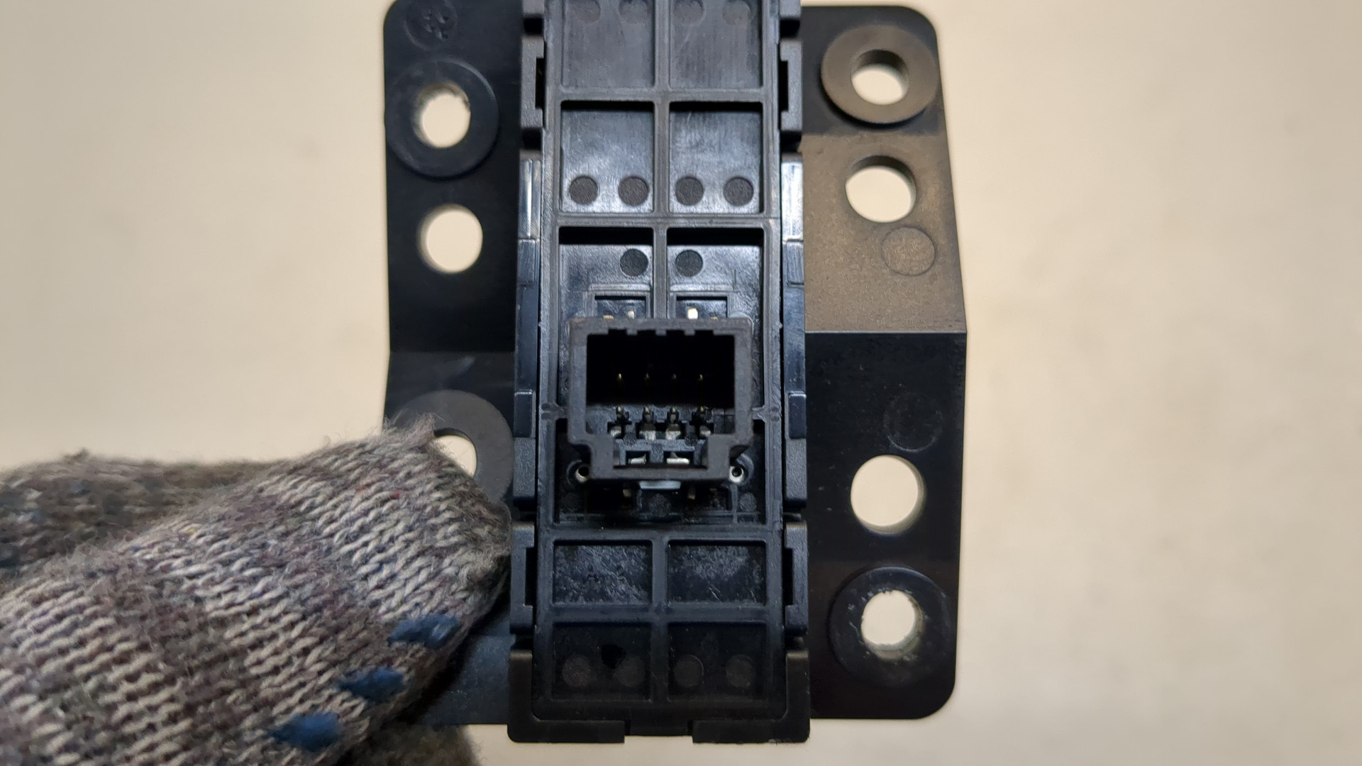 Кнопка корректора фар