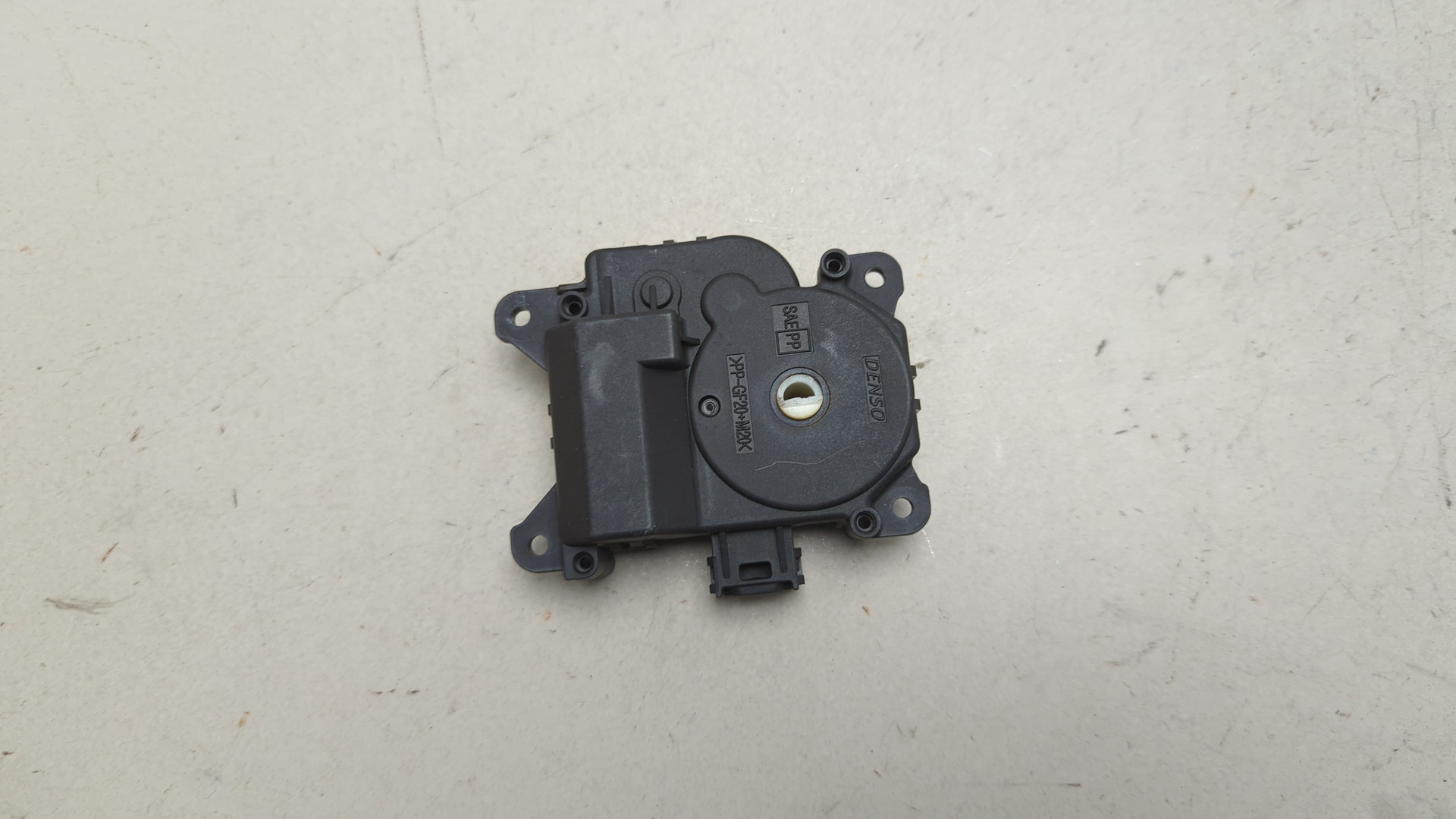 Моторчик заслонки печки