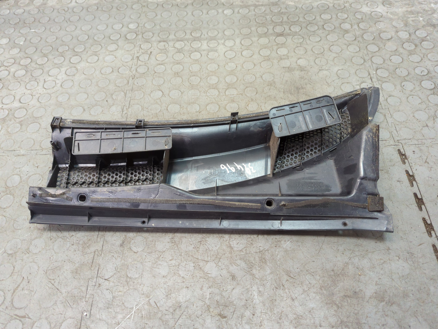 Решетка стеклоочистителей (Жабо)