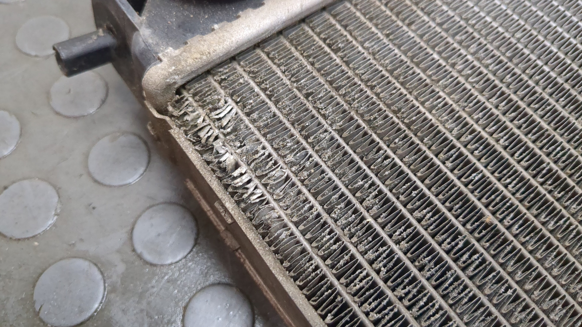 Радиатор охлаждения двигателя основной