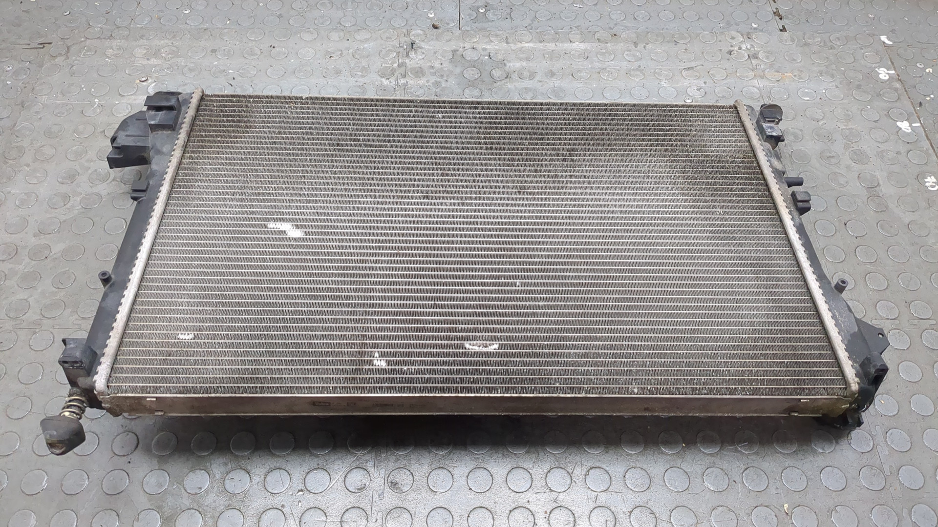 Радиатор охлаждения двигателя основной