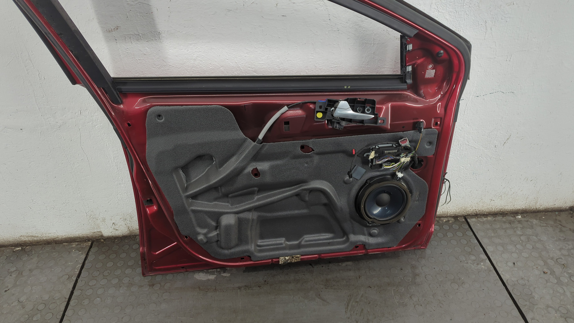 Дверь передняя левая