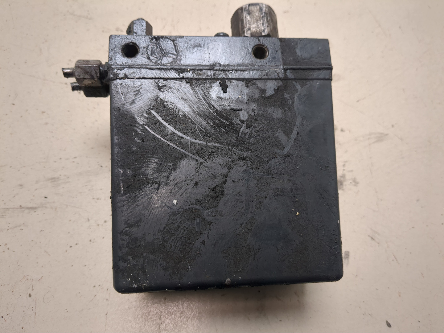 Насос подъема кабины