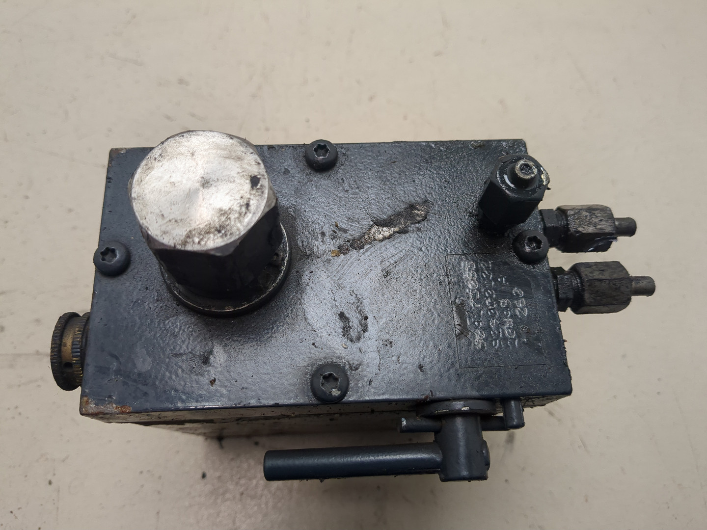 Насос подъема кабины