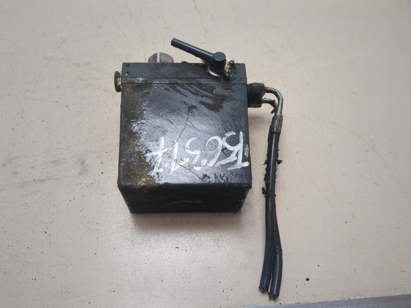 Насос подъема кабины