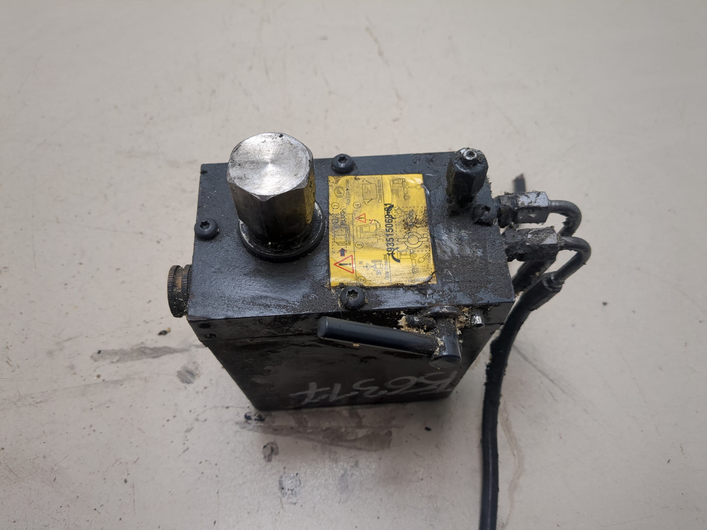 Насос подъема кабины