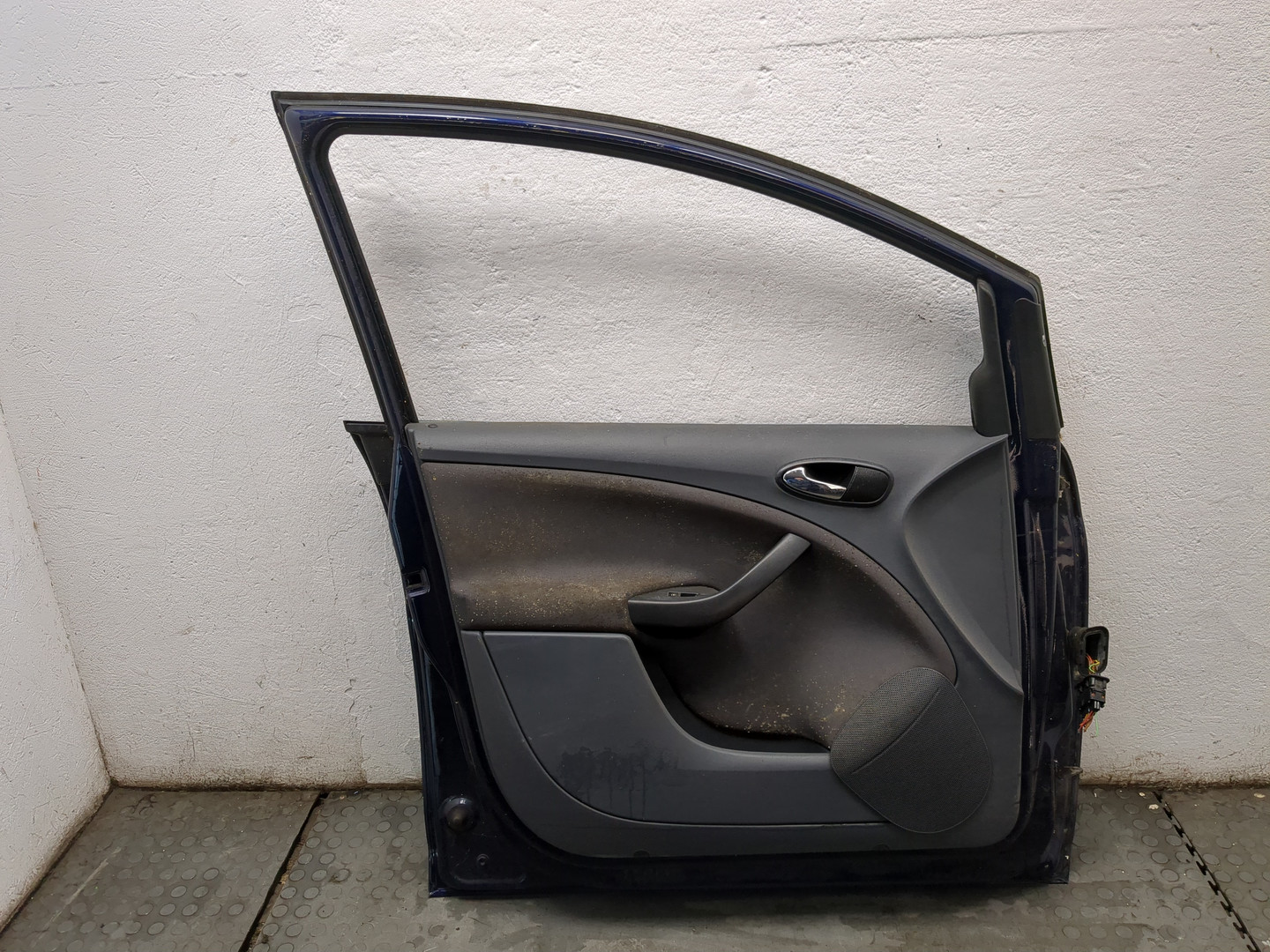 Дверь передняя левая