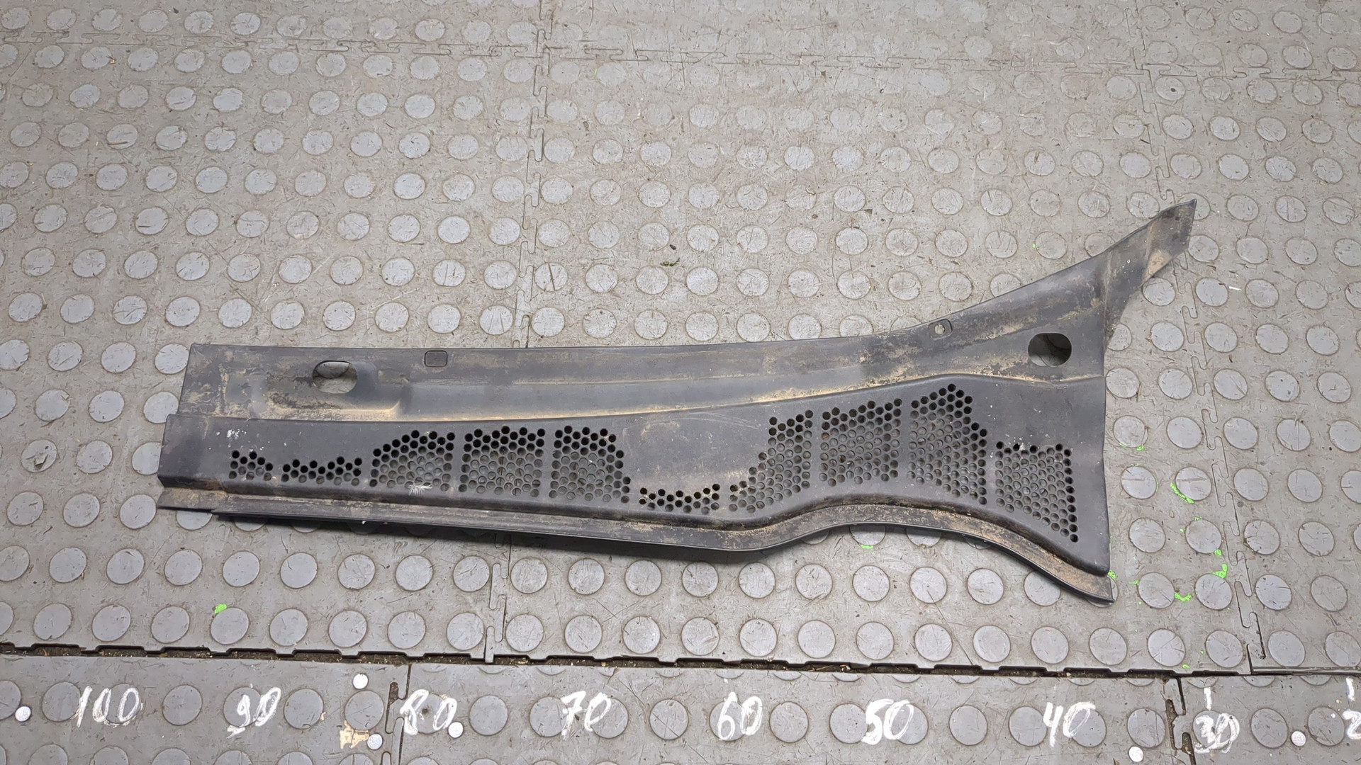 Решетка стеклоочистителей (Жабо)