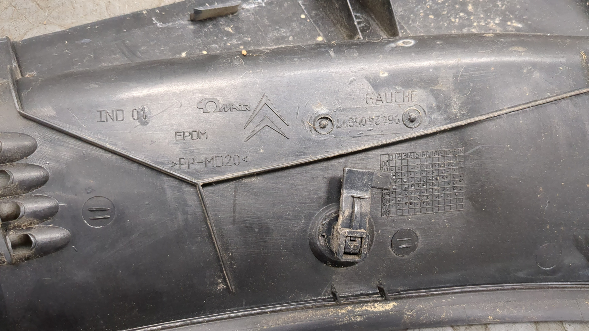 Решетка стеклоочистителей (Жабо)