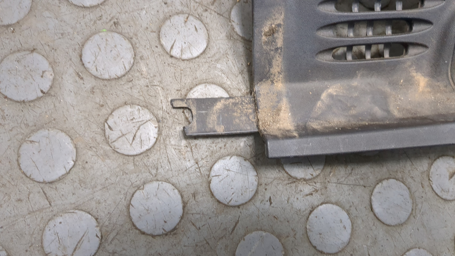 Решетка стеклоочистителей (Жабо)