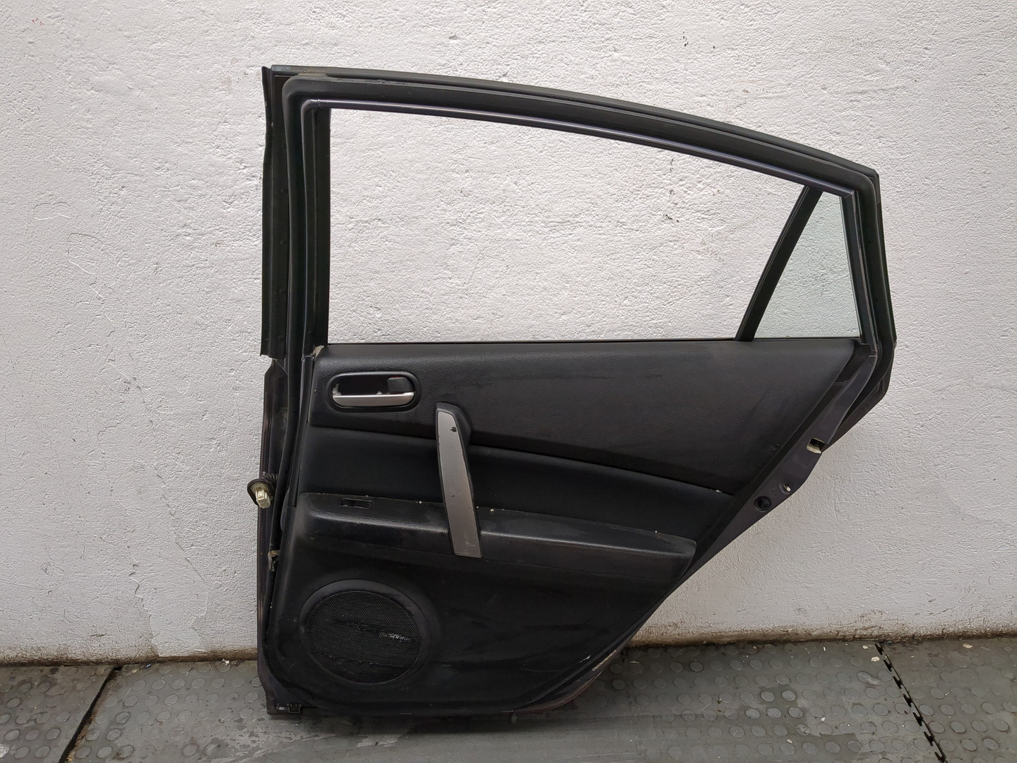 Дверь задняя правая