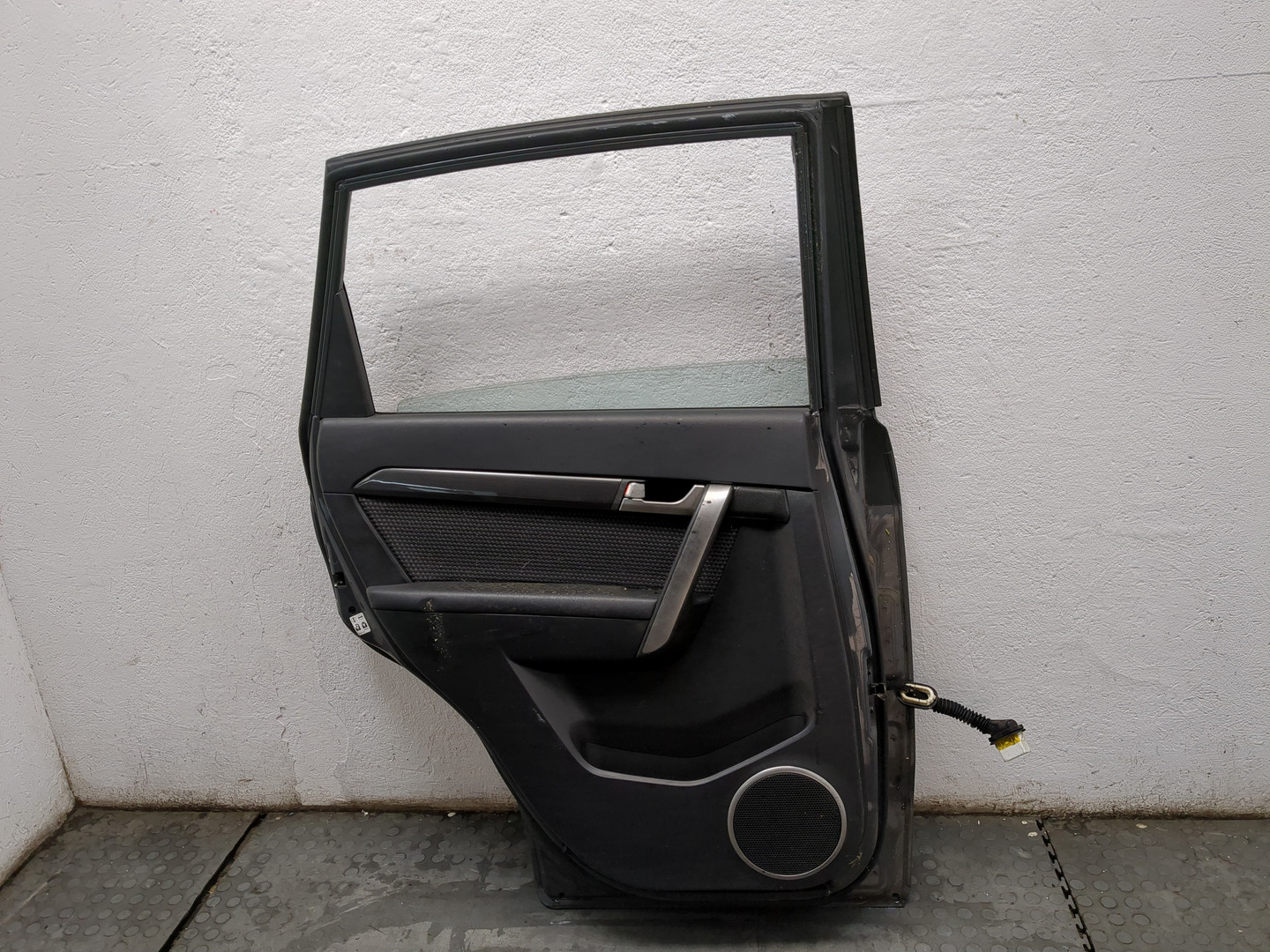 Дверь задняя левая