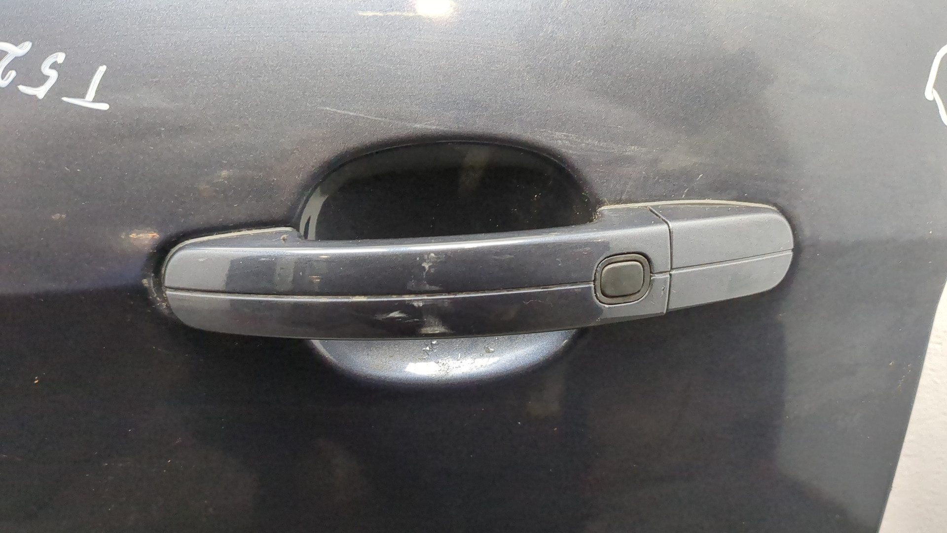 Дверь передняя левая