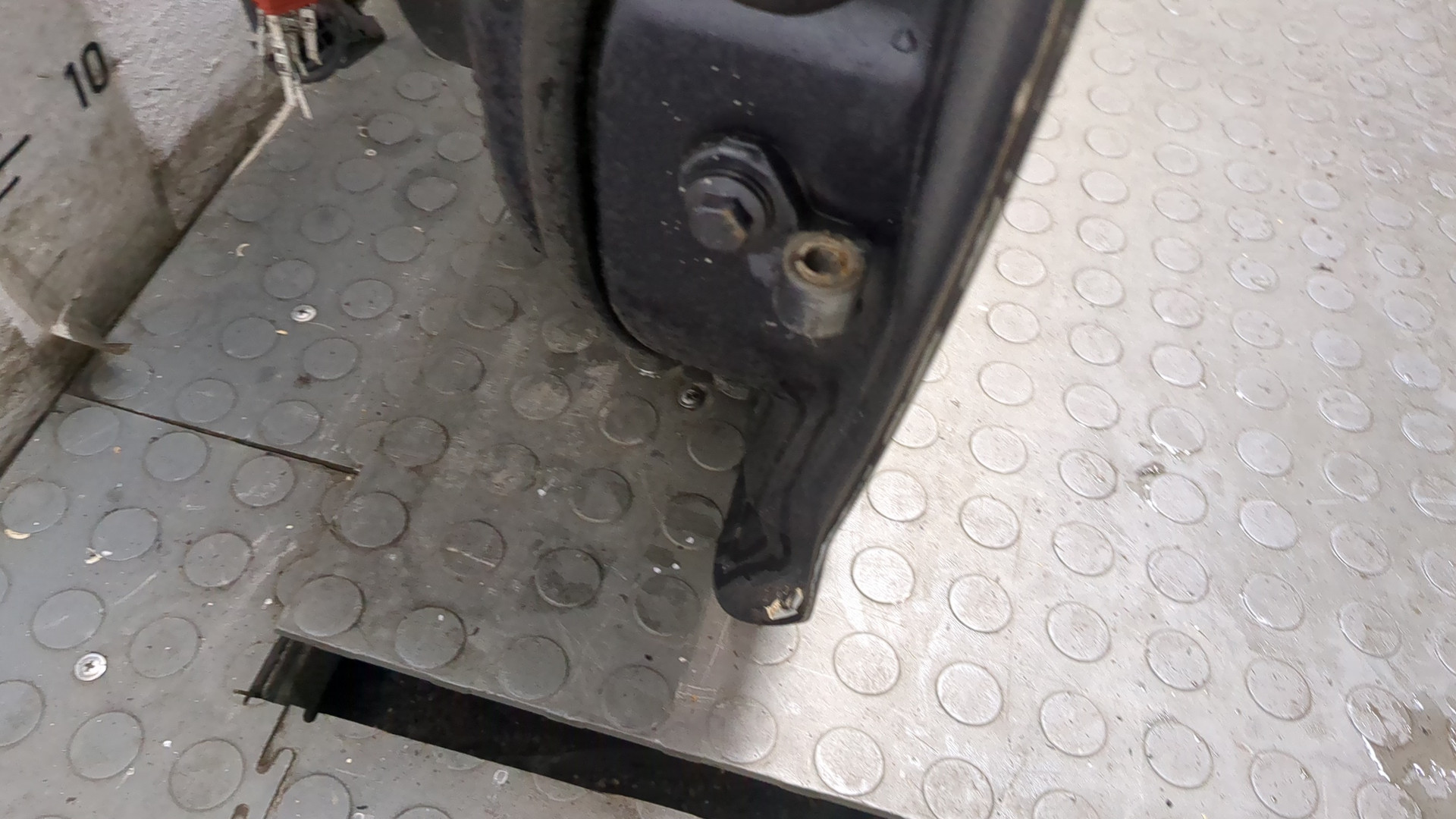 Дверь передняя левая