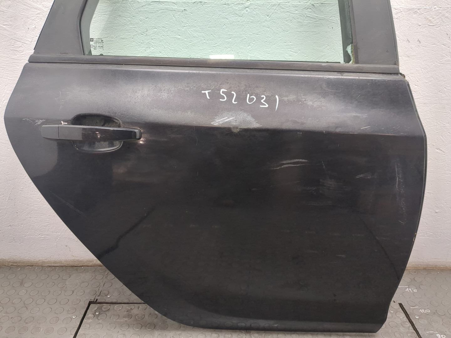 Дверь задняя правая