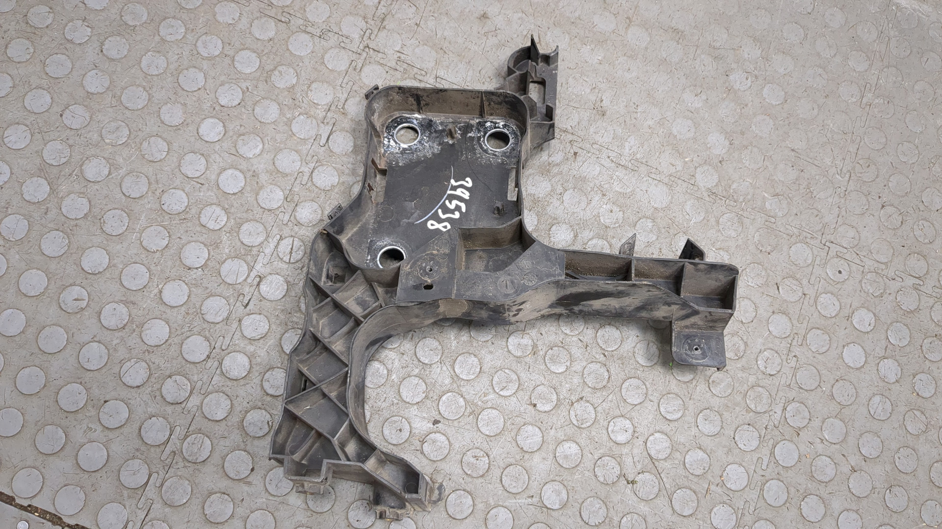 Кронштейн фар правый