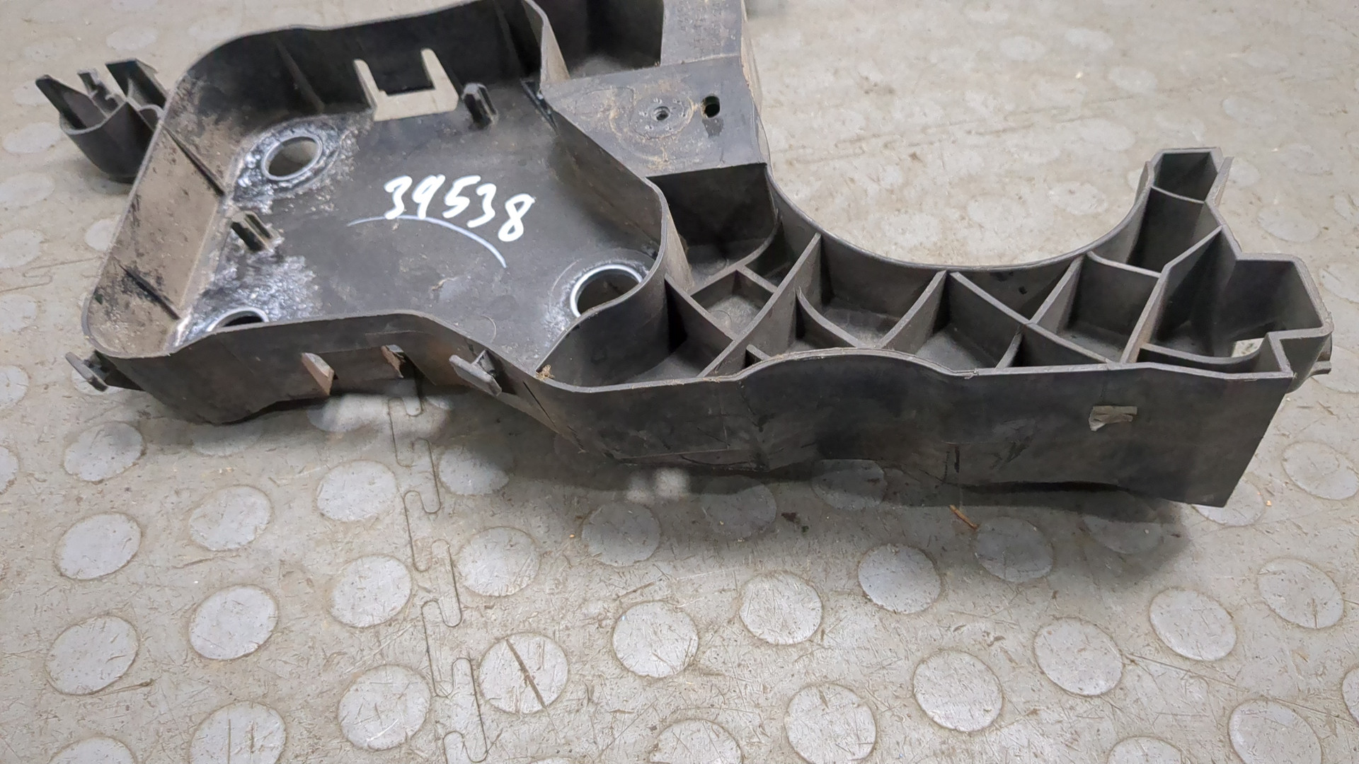 Кронштейн фар правый