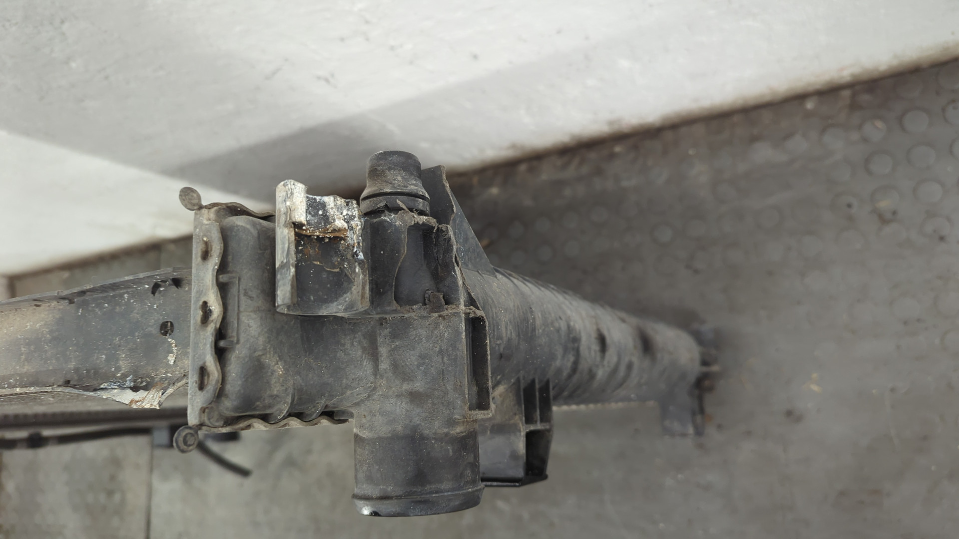 Радиатор охлаждения двигателя основной