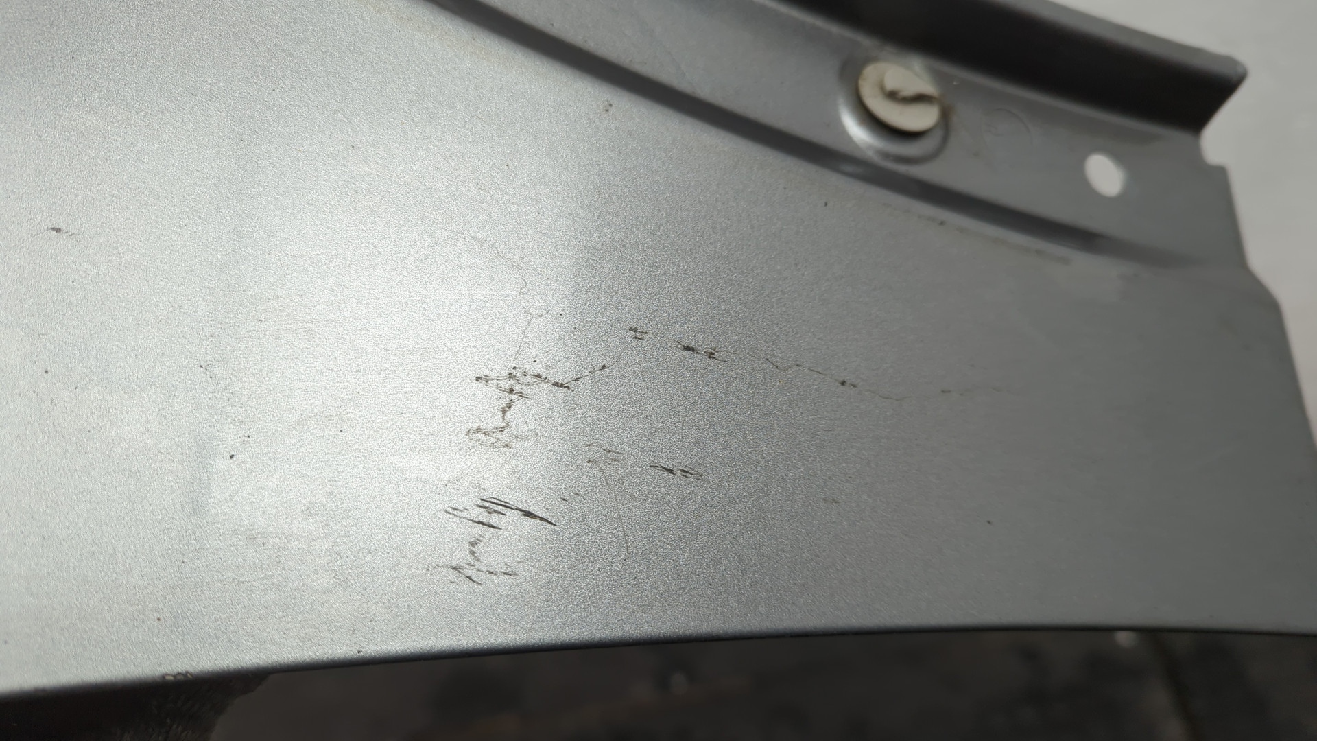 Крыло переднее правое