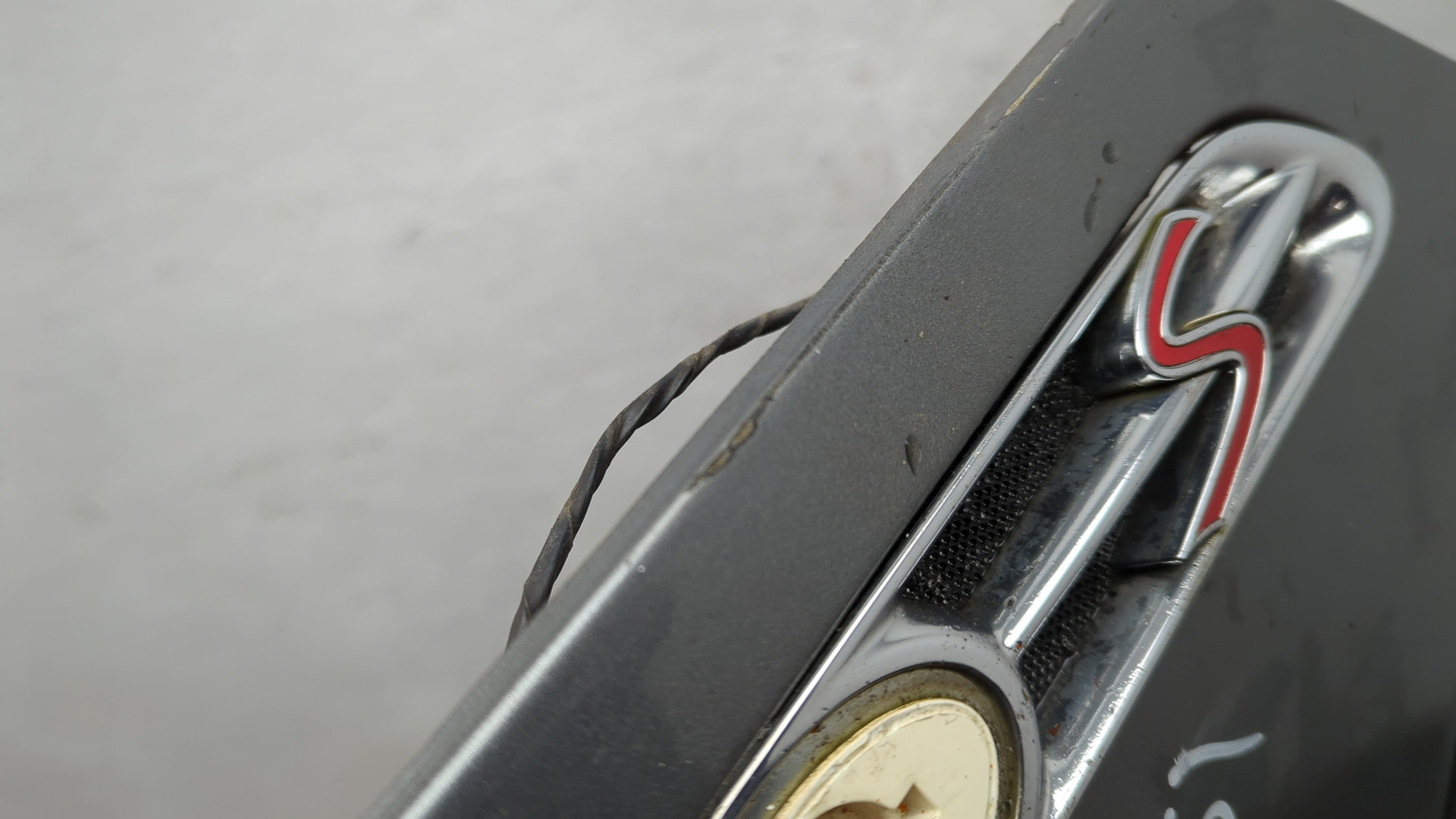 Крыло переднее правое