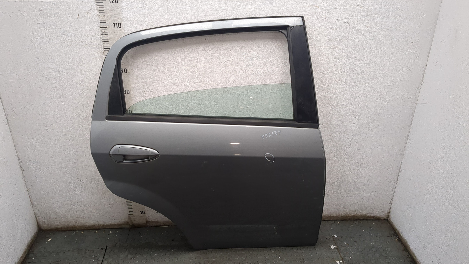 Дверь задняя правая