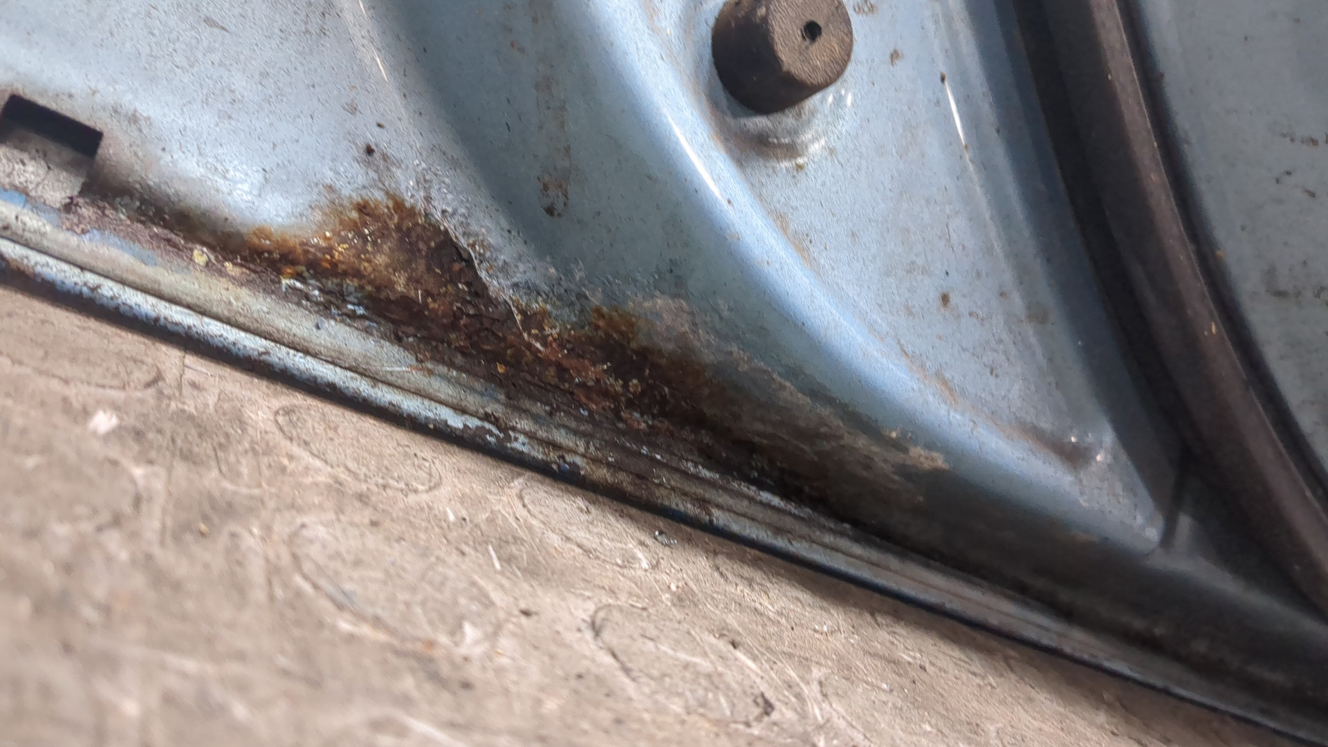 Дверь передняя левая