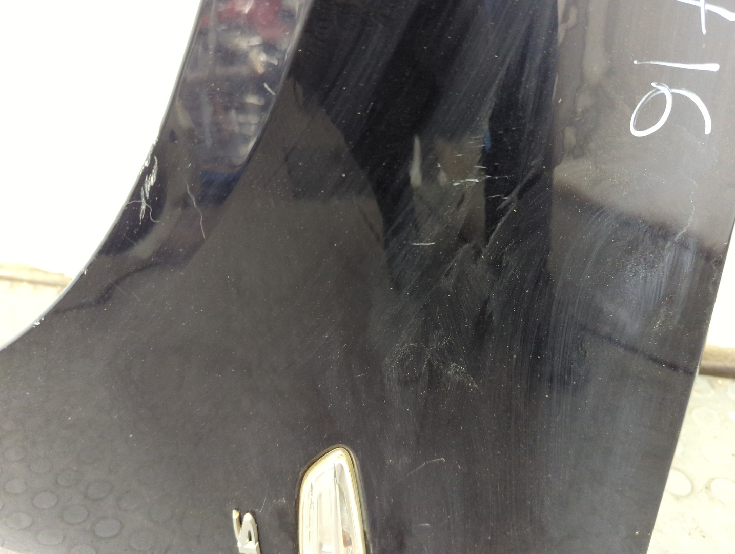 Крыло переднее левое