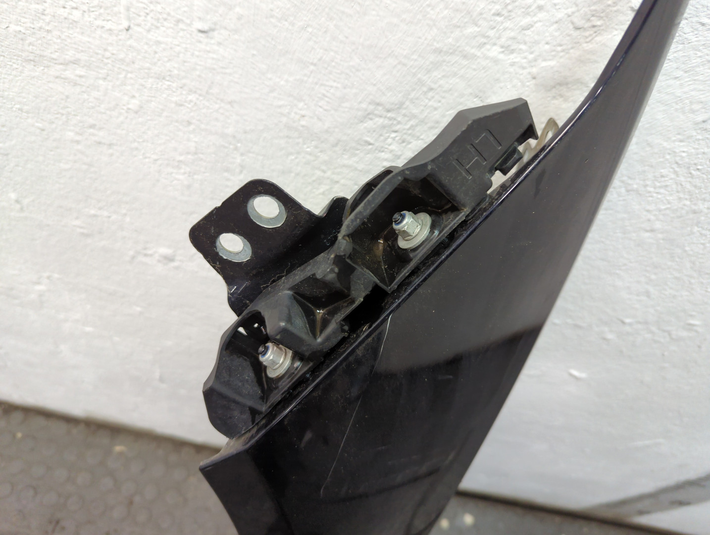 Крыло переднее левое