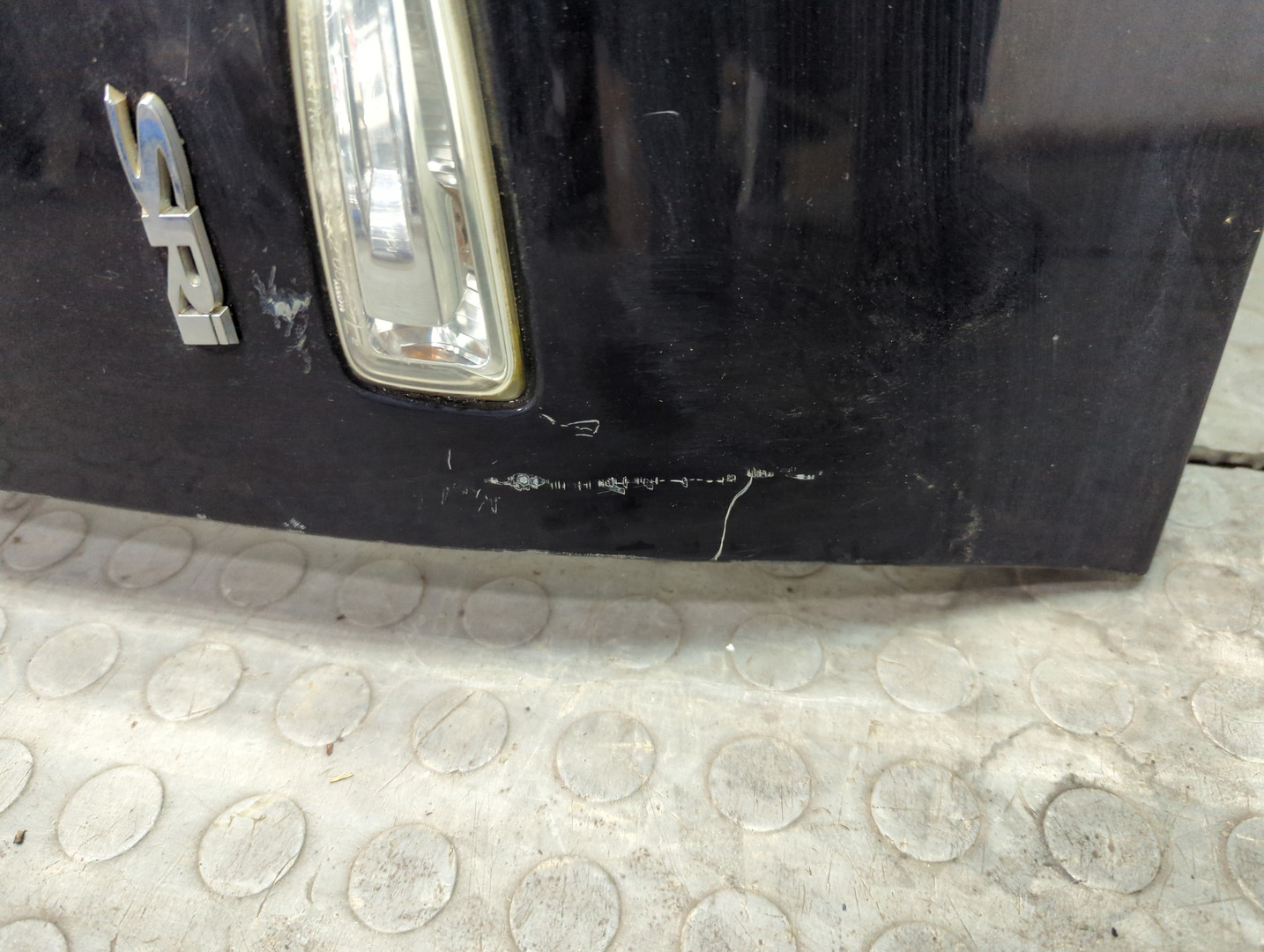 Крыло переднее левое