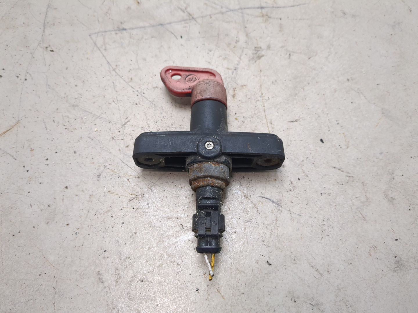 Выключатель массы