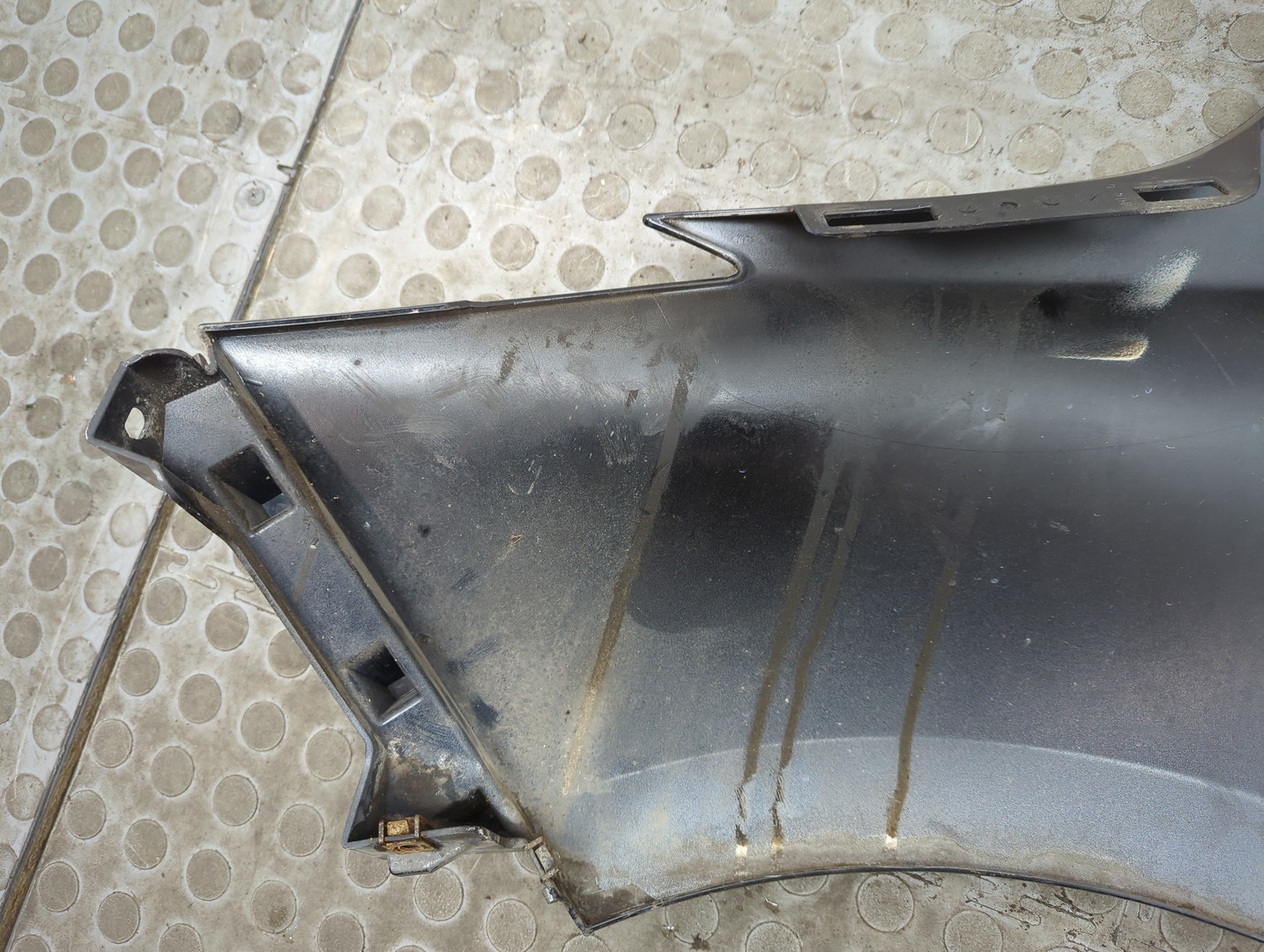 Крыло переднее правое