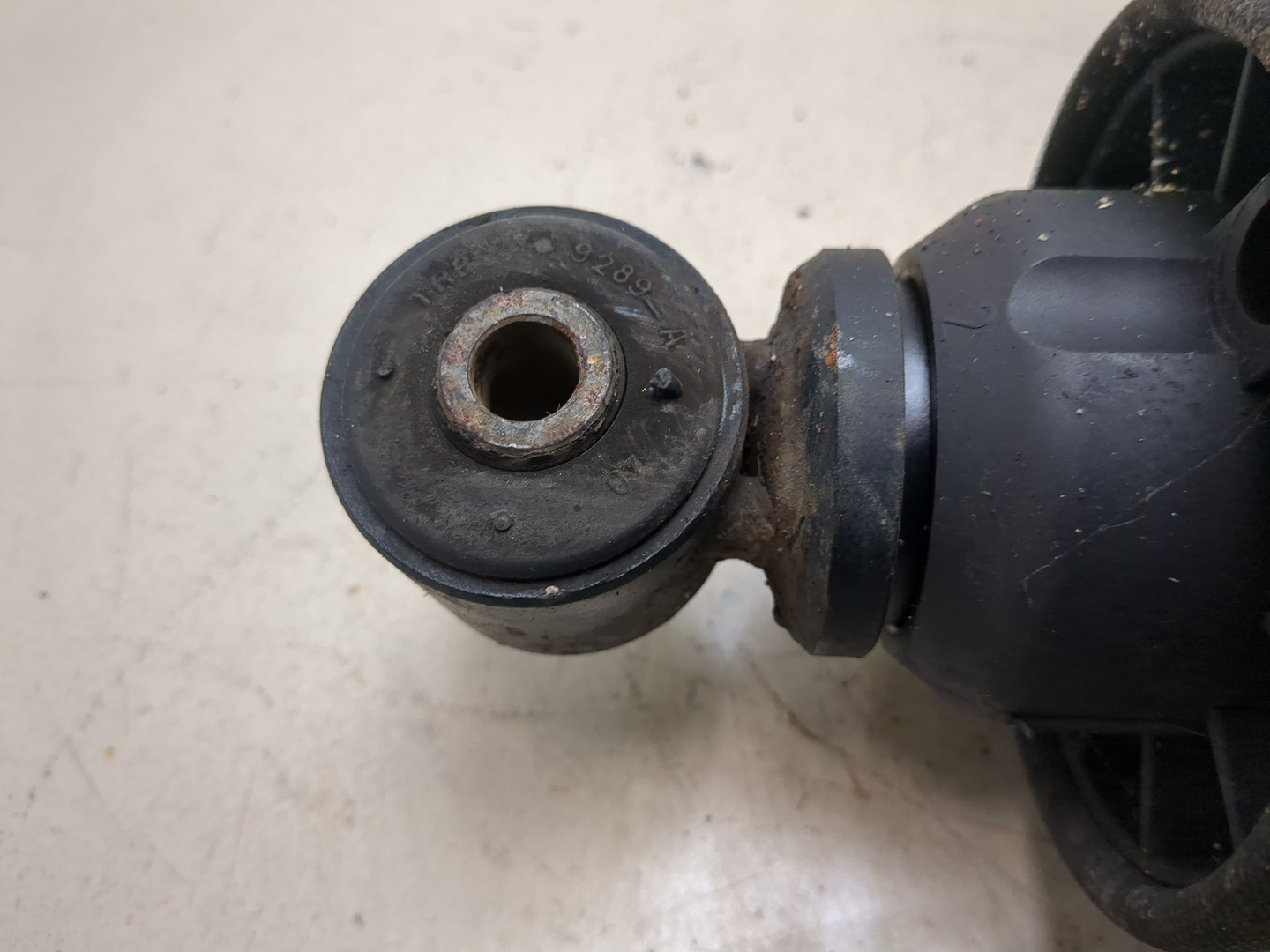 Амортизатор кабины