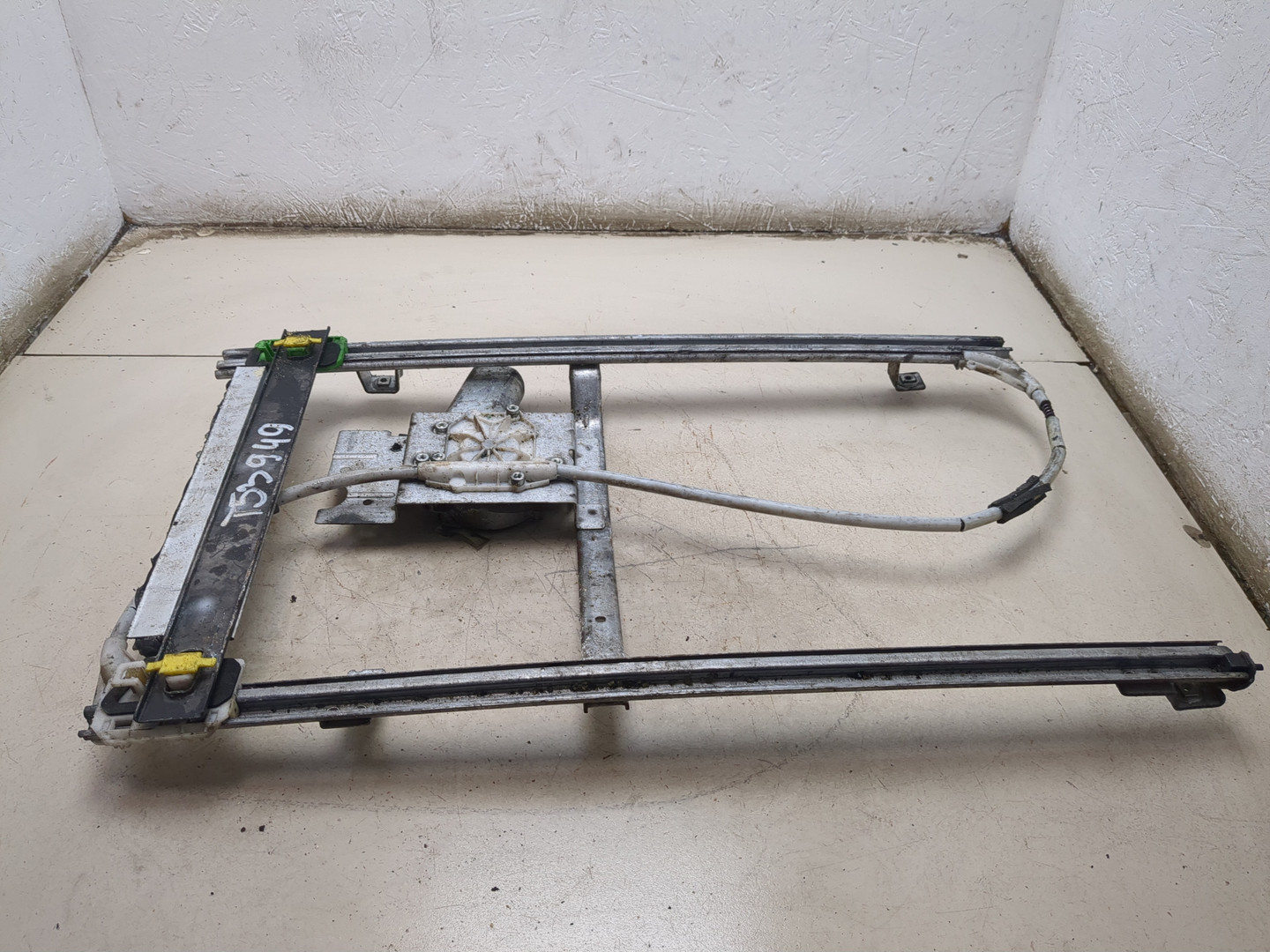 Стеклоподъемник электр. передний левый