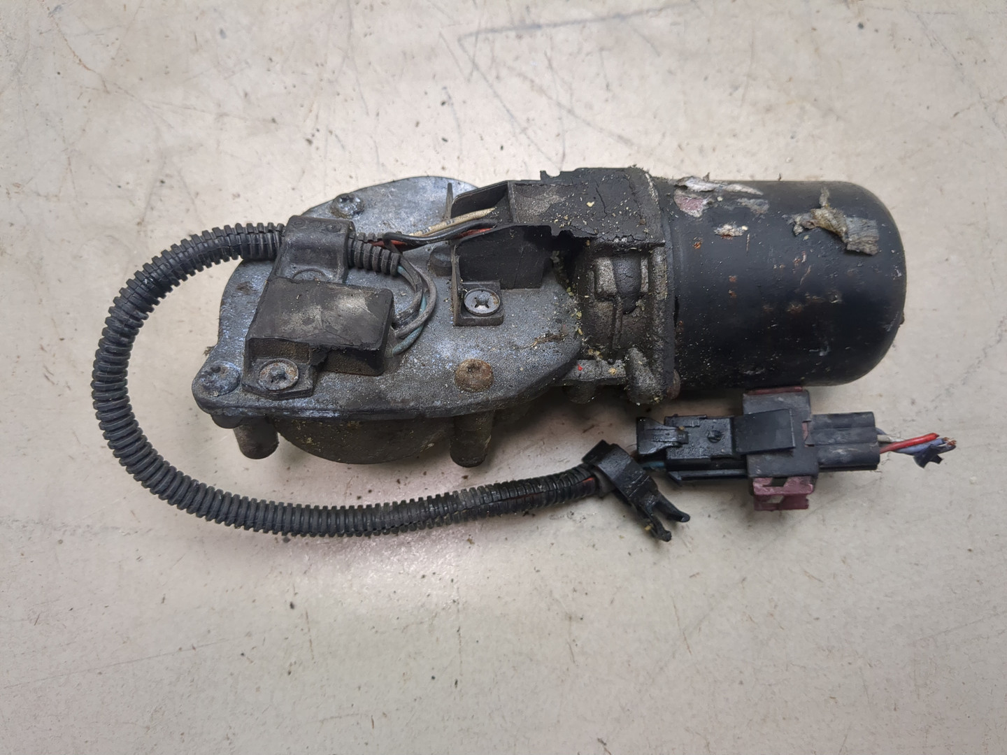 Моторчик стеклоочистителя передний