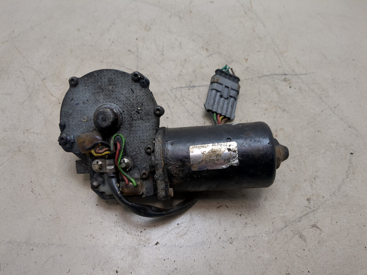 Моторчик стеклоочистителя передний