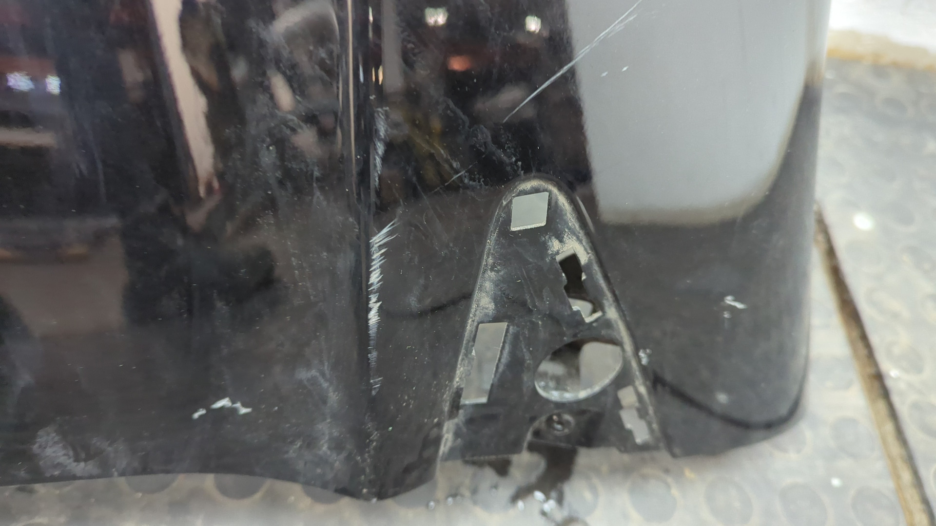 Крыло переднее левое